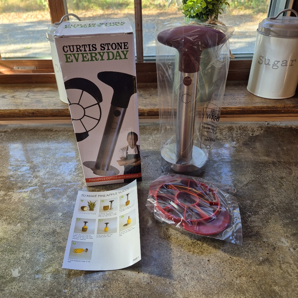 ❤️‍🔥New Curtis Stone Stainless Steel Pineapple Cutter In Box